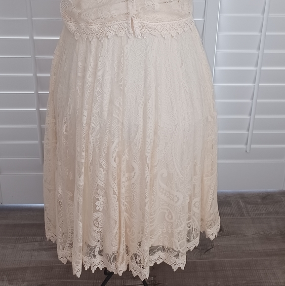 Lace Top and skirt - Picture 4 of 5